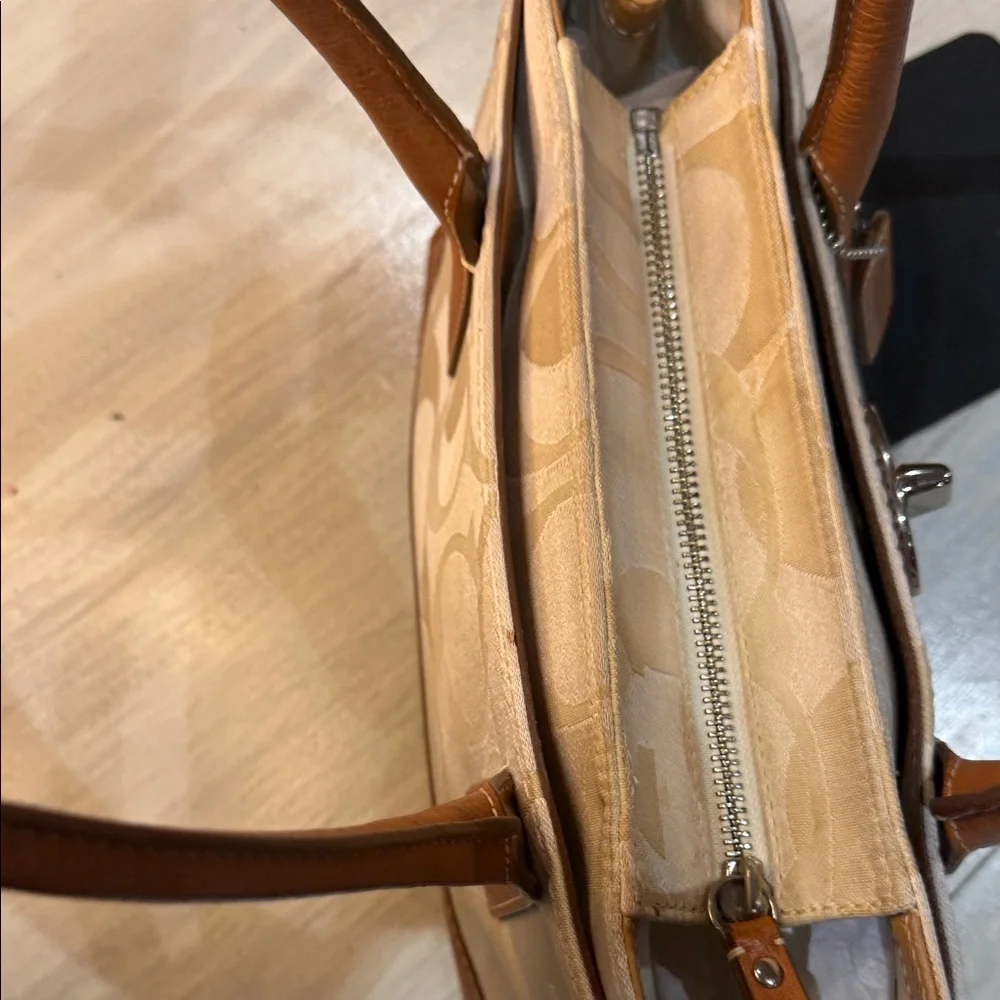 Coach elegant shoulder